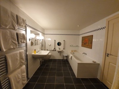 Sumardalr Bathroom