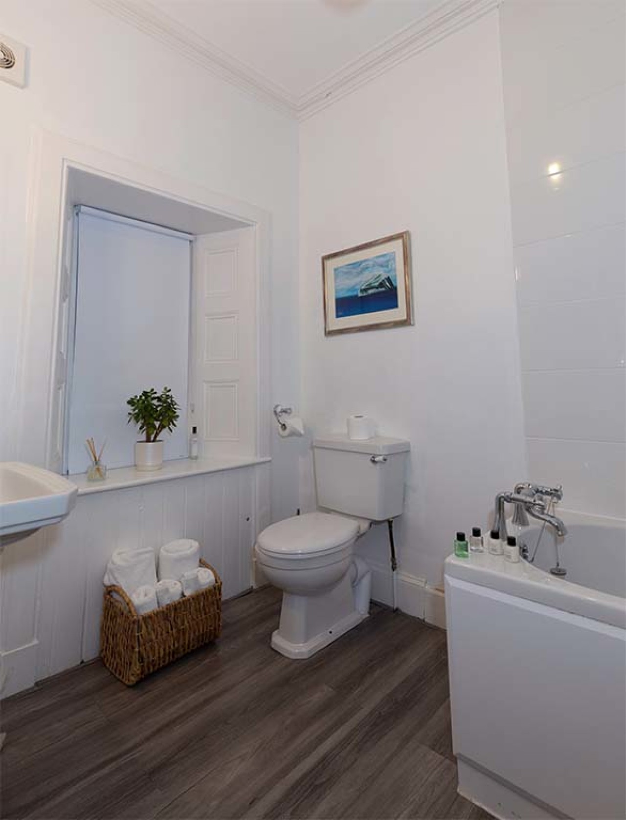 Fernbank Guesthouse, Ben Lawers Bathroom
