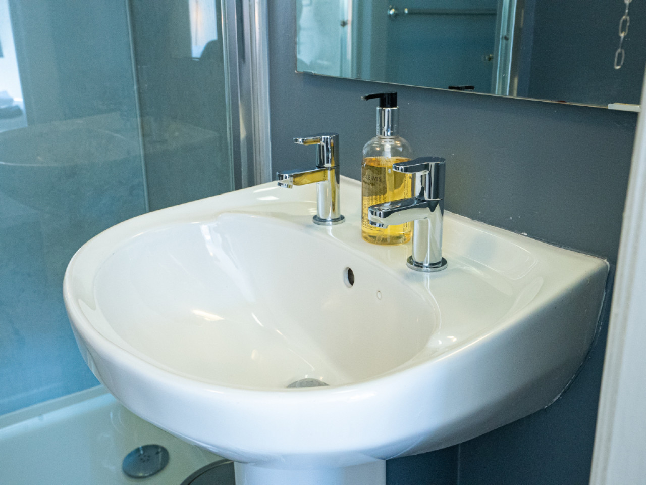 Bathroom sink, Madeira in fife, Pittenweem