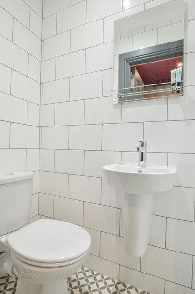 First Bathroom, Raniven Guest House, Oban.