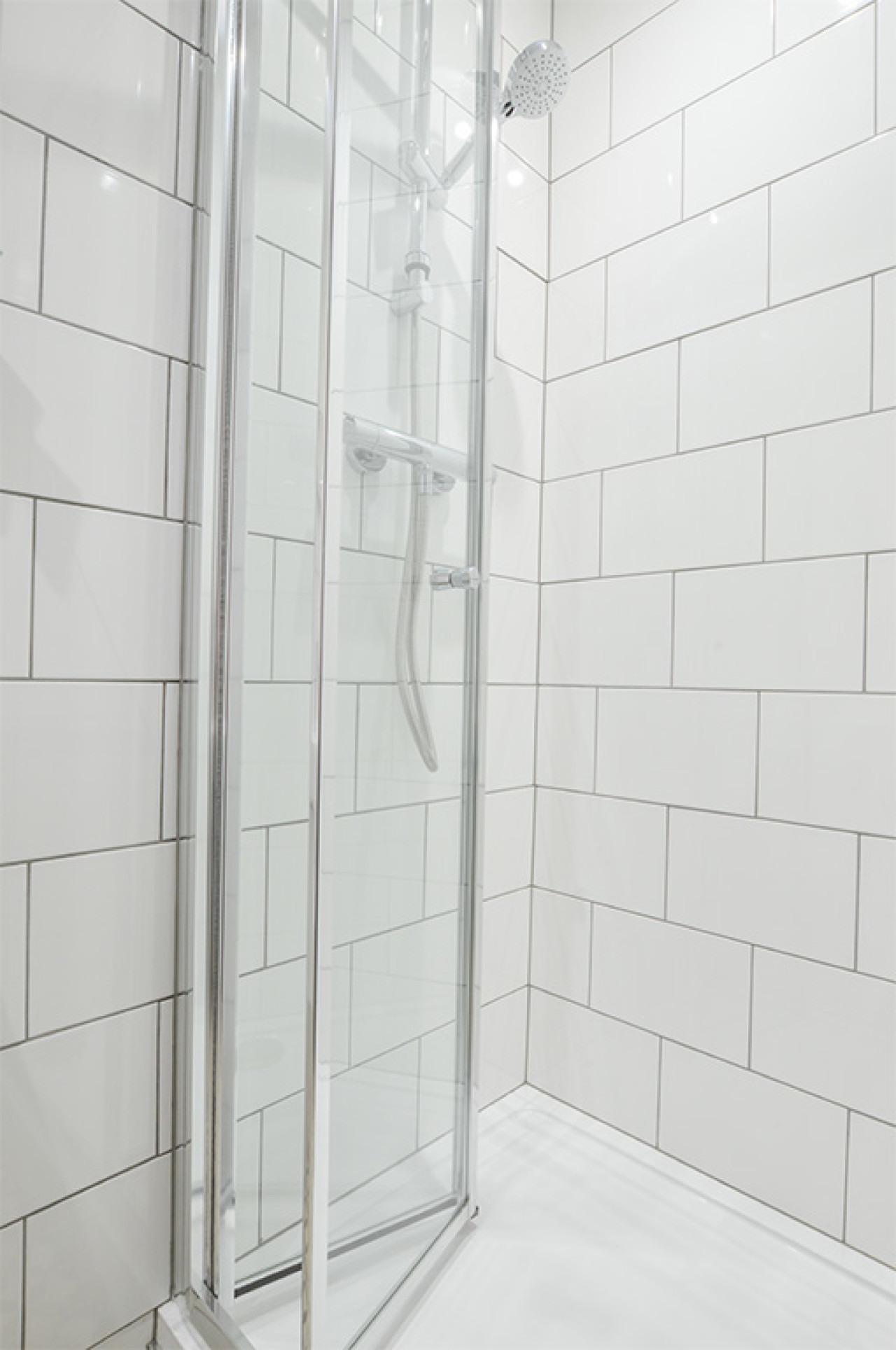 First Bathroom 2, Raniven Guest House, Oban.
