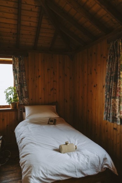 A cosy single room with 